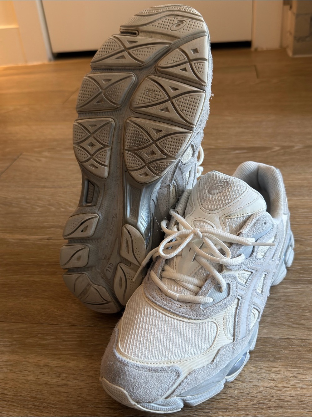 ASICS Mens White and Light Gray Sneakers